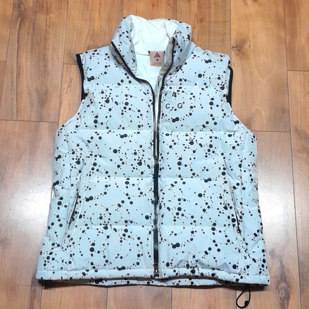 Nike ACG Womens Puffer Vest Size Medium AR4542-395